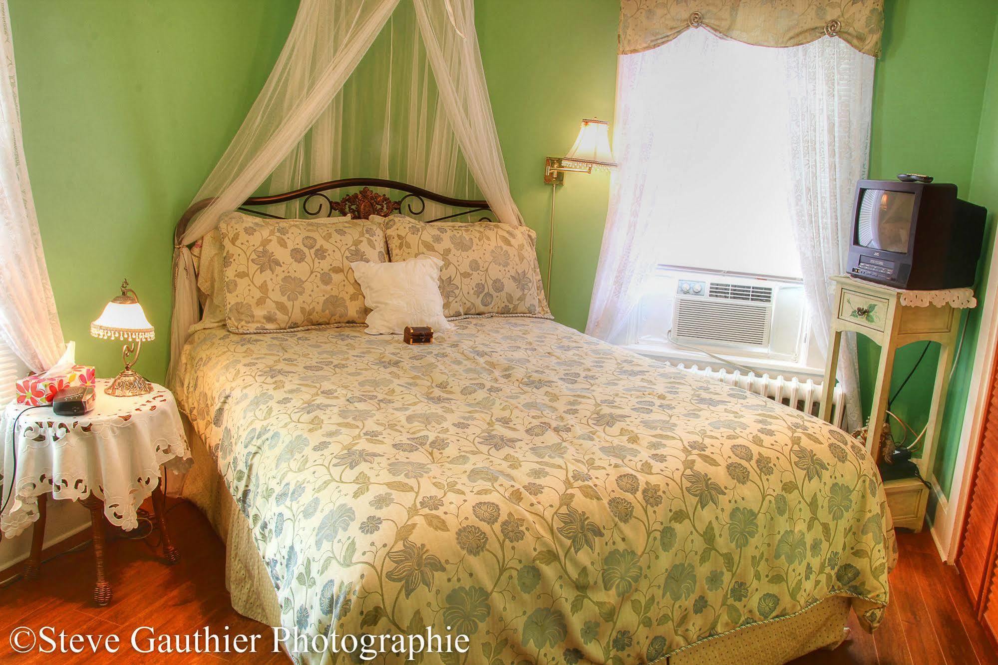 Bed and Breakfast Ici Et Maintenant Magog Zewnętrze zdjęcie